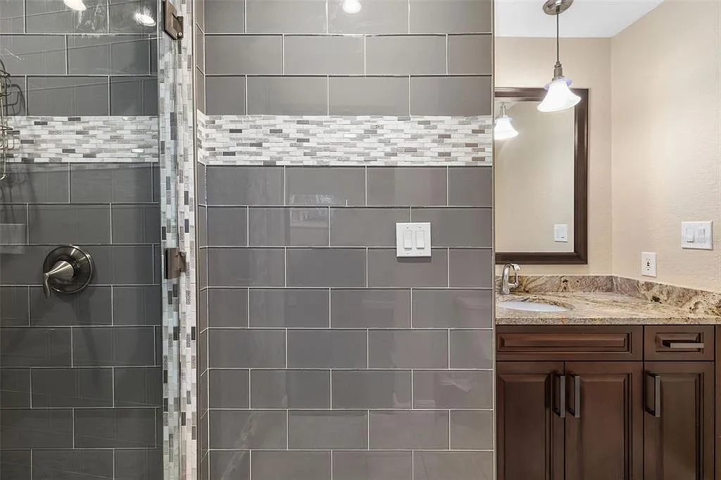 Bayfront Ensuite Bath