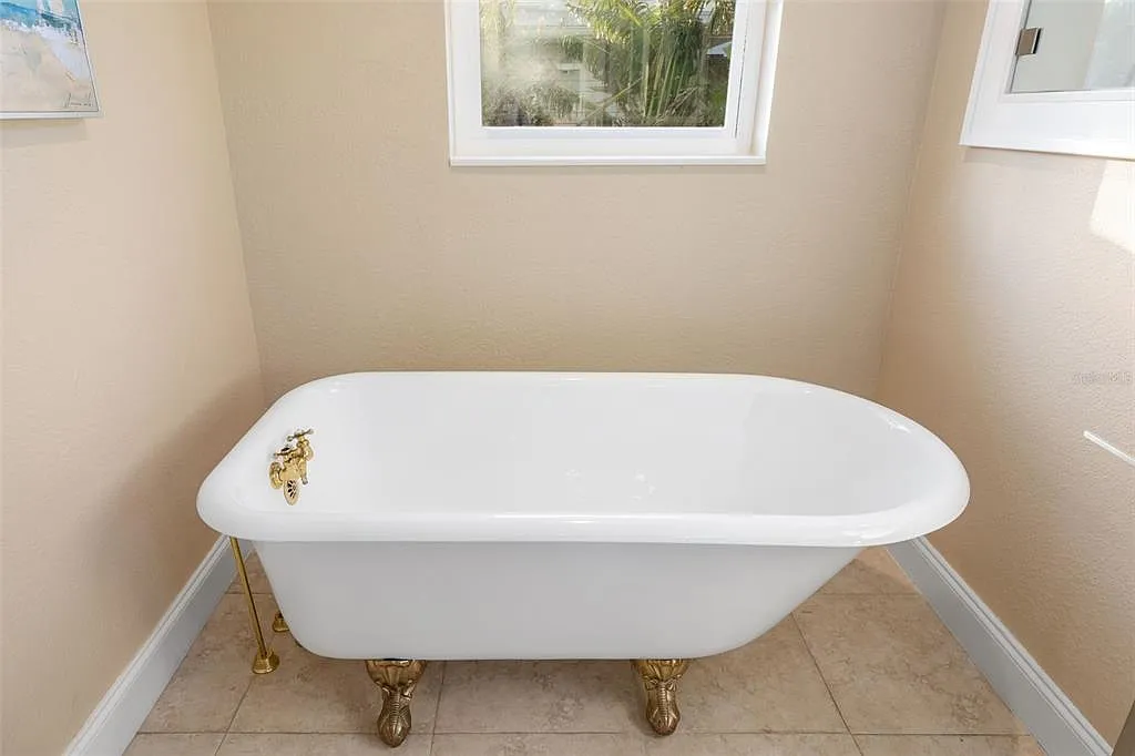 Starfish Ensuite Bath